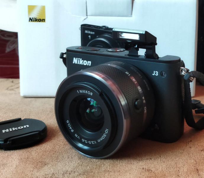 Nikon 1 J3 Kit 10-30 VR