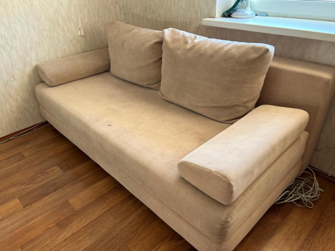 Велюровый диван