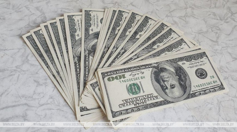 Беларусы в апреле продали на $82,8 млн валюты больше, чем купили